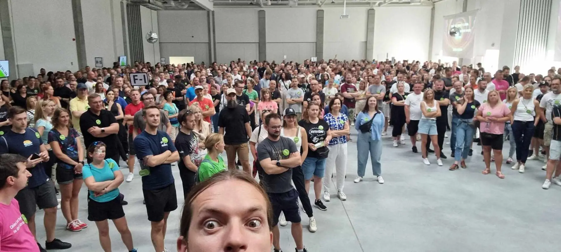 Large field games for hundreds of participants – how to organize them?
