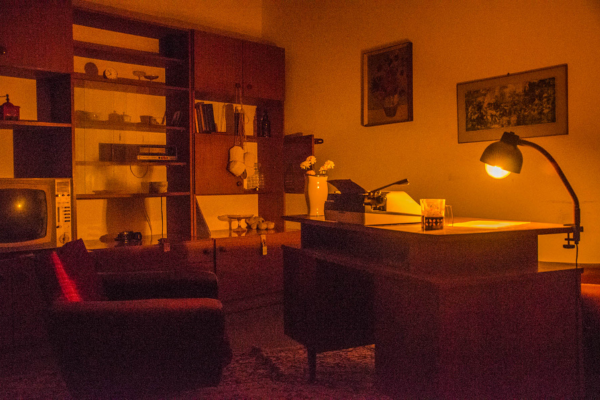 Escape room w stylu PRL. Gabinet Dyrektora.